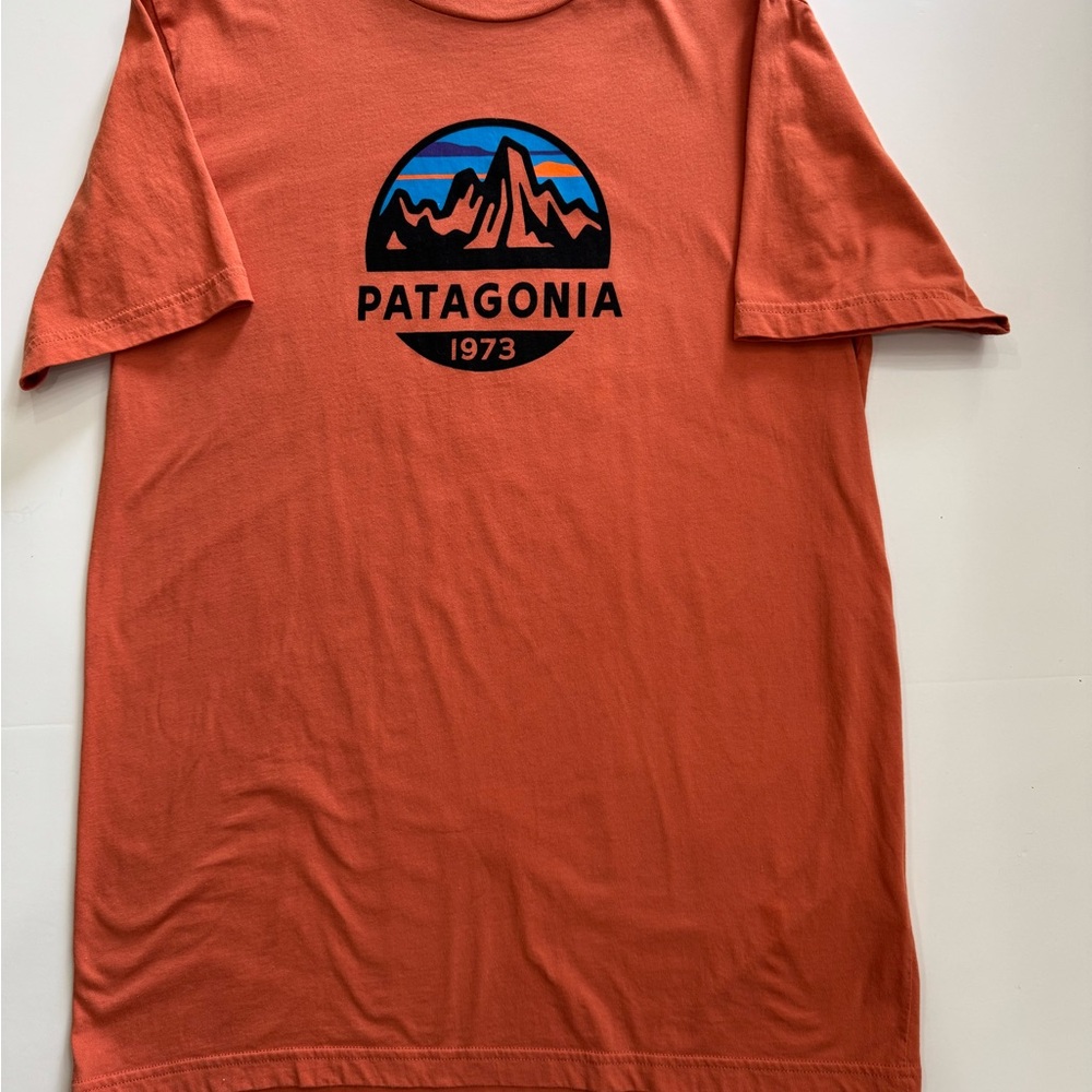 PATAGONIA T-Shirt Organic Cotton Salmon/Orange 1973 Graphic Med Slim Fit Unisex